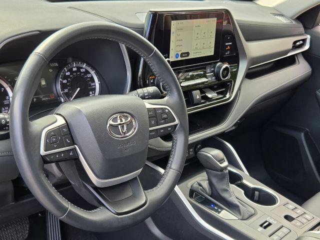 used 2025 Toyota Highlander car, priced at $41,663