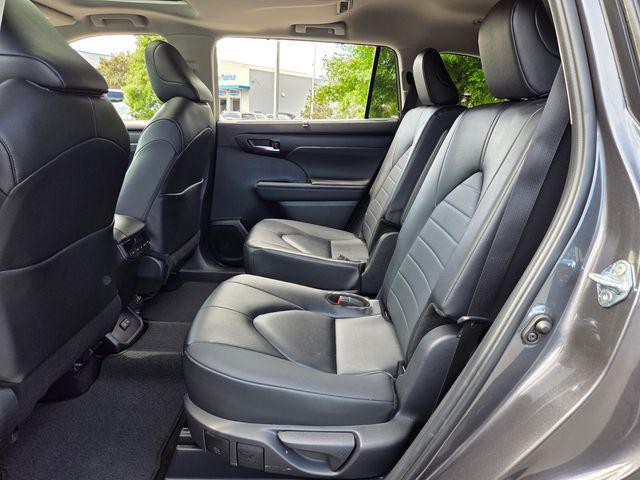 used 2025 Toyota Highlander car, priced at $41,663
