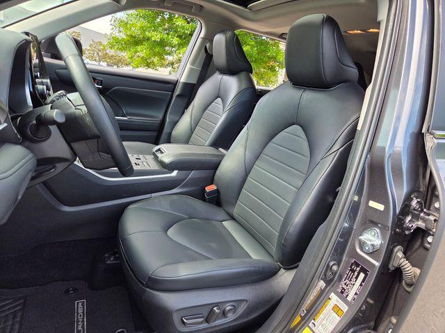 used 2025 Toyota Highlander car, priced at $41,663