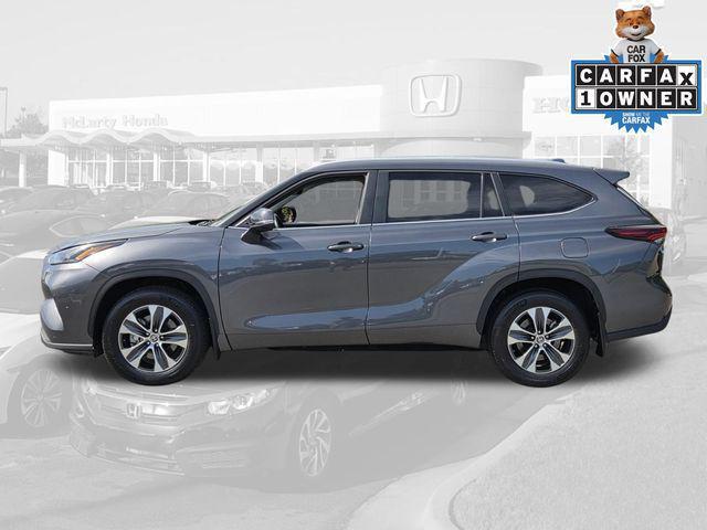 used 2025 Toyota Highlander car, priced at $41,663