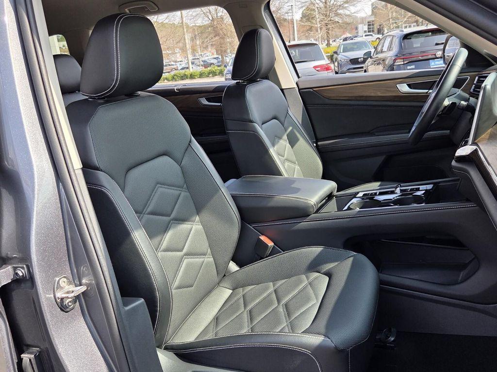 used 2025 Volkswagen Atlas car, priced at $30,484