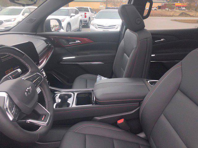 used 2025 Chevrolet Traverse car, priced at $49,995