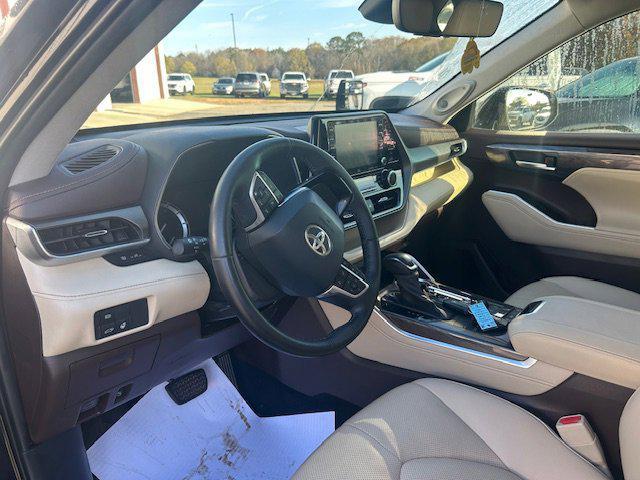 used 2020 Toyota Highlander car, priced at $27,748
