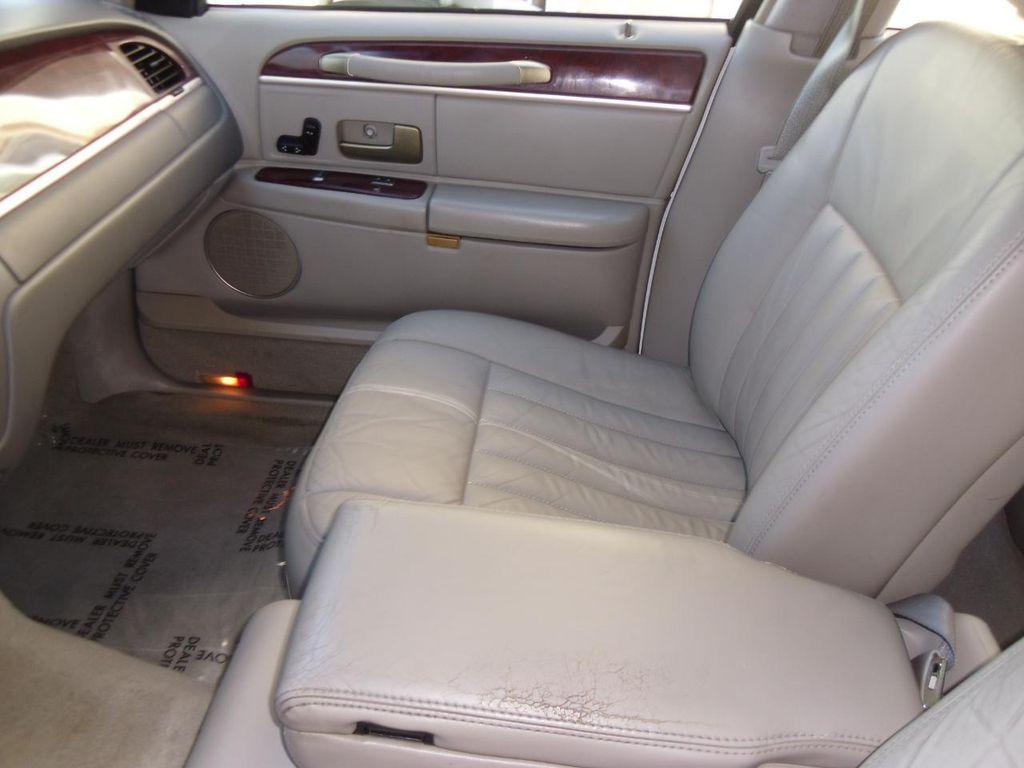 used 2005 Lincoln Town Car car, priced at $6,995