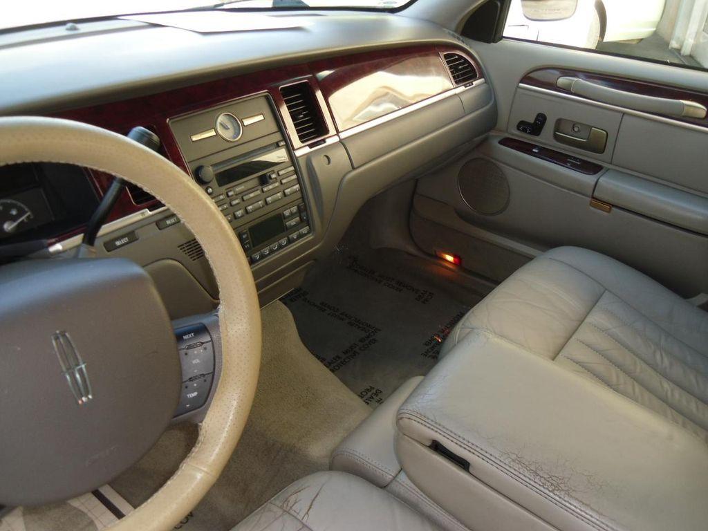used 2005 Lincoln Town Car car, priced at $6,995