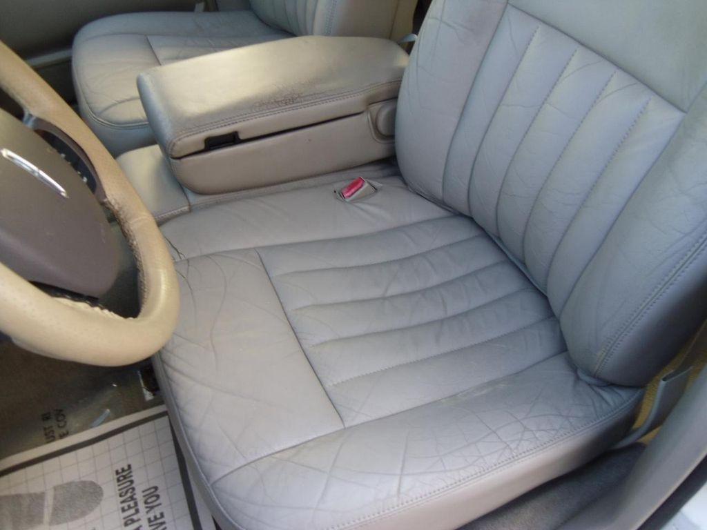 used 2005 Lincoln Town Car car, priced at $6,995