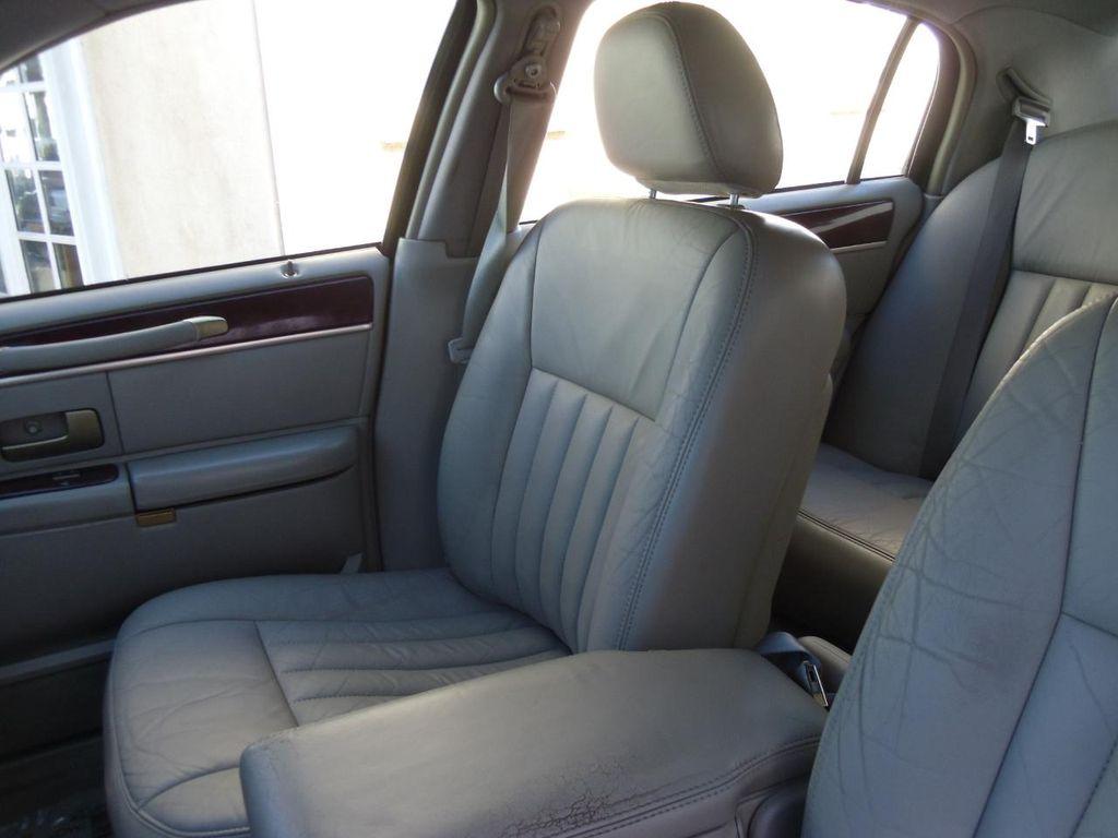 used 2005 Lincoln Town Car car, priced at $6,995