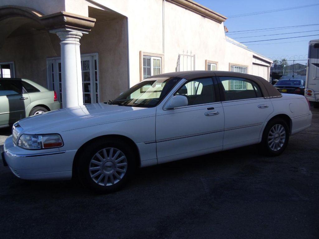 used 2005 Lincoln Town Car car, priced at $6,995
