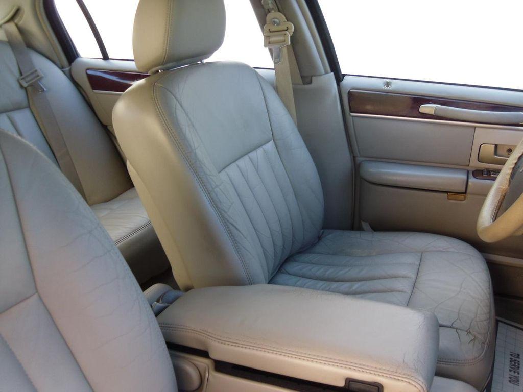used 2005 Lincoln Town Car car, priced at $6,995