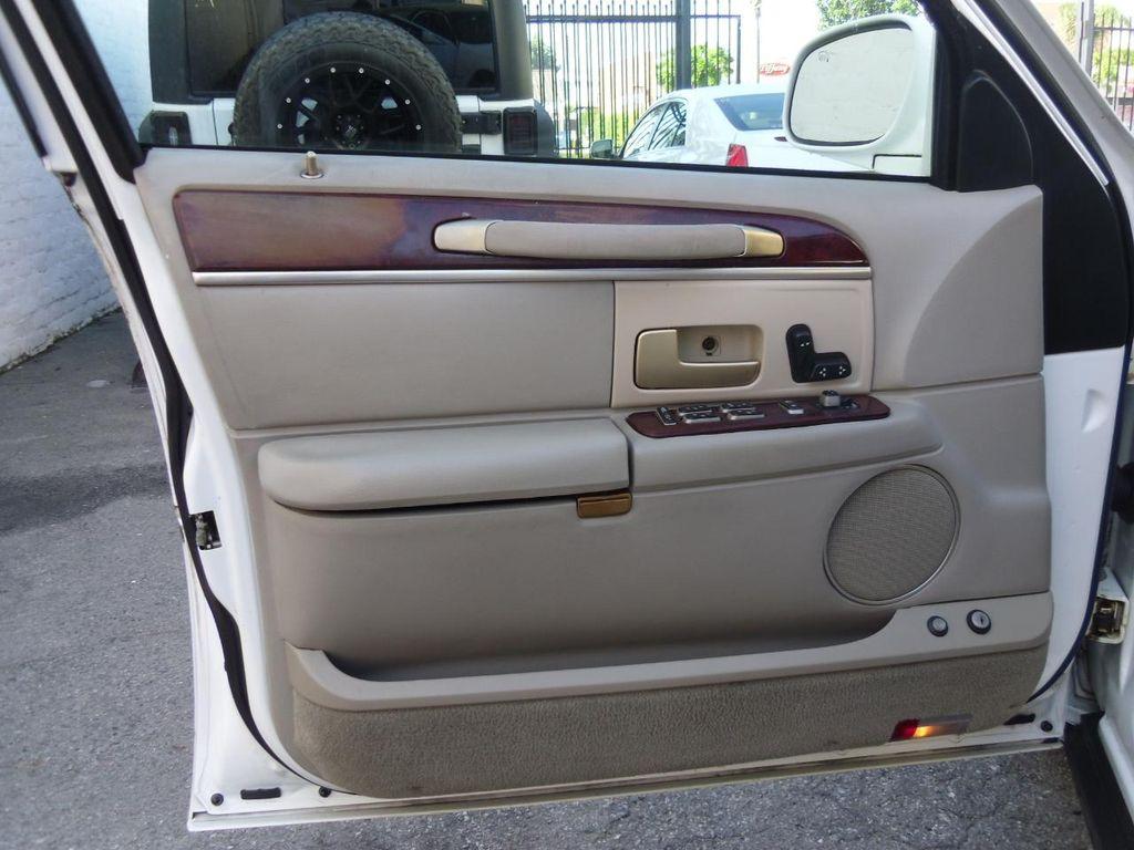 used 2005 Lincoln Town Car car, priced at $6,995