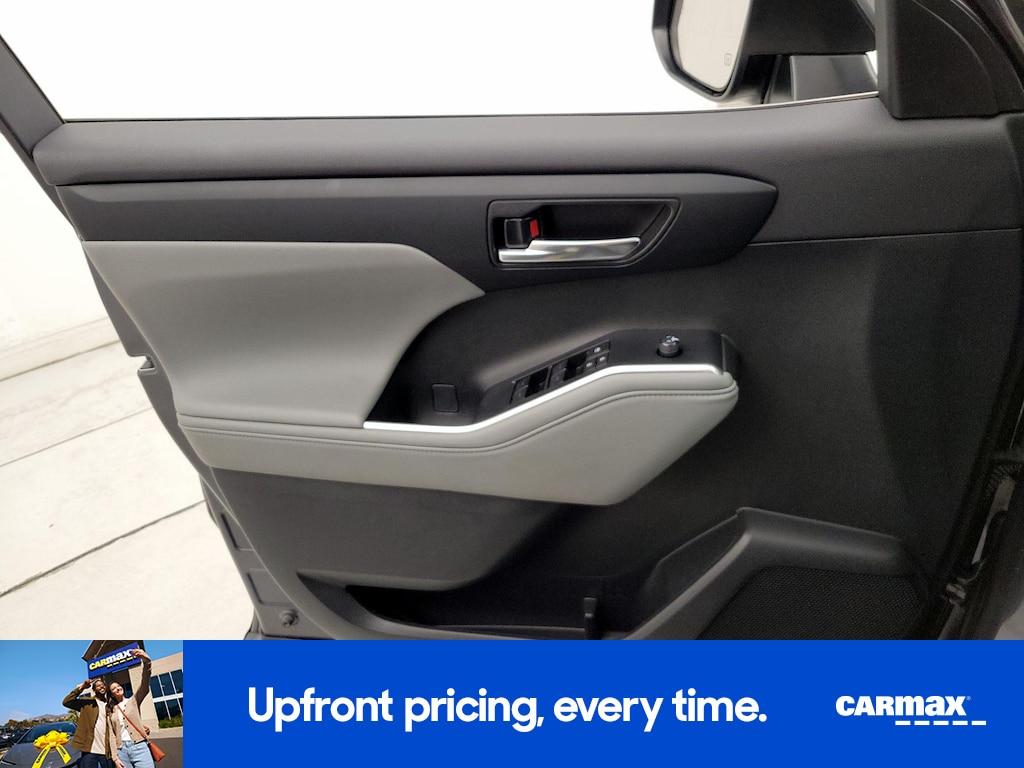 used 2024 Toyota Highlander car, priced at $36,998