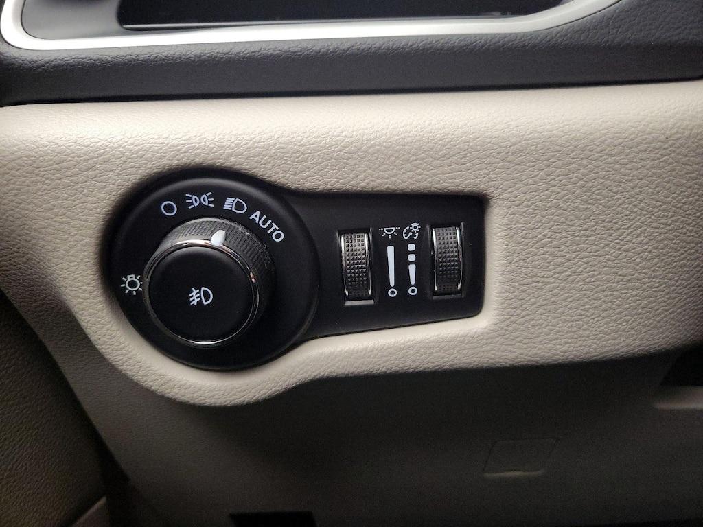 used 2023 Chrysler Pacifica car, priced at $26,998