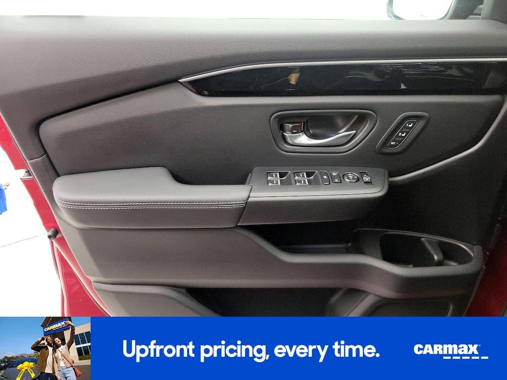 used 2025 Honda Pilot car, priced at $44,998