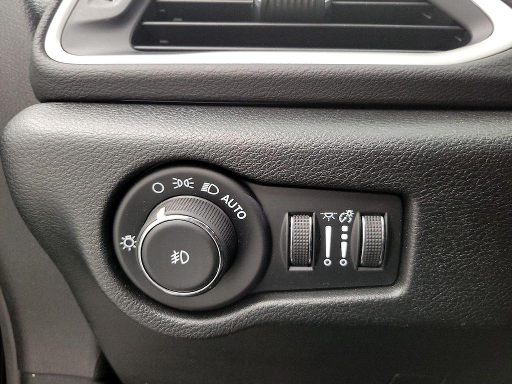 used 2025 Chrysler Pacifica car, priced at $31,998