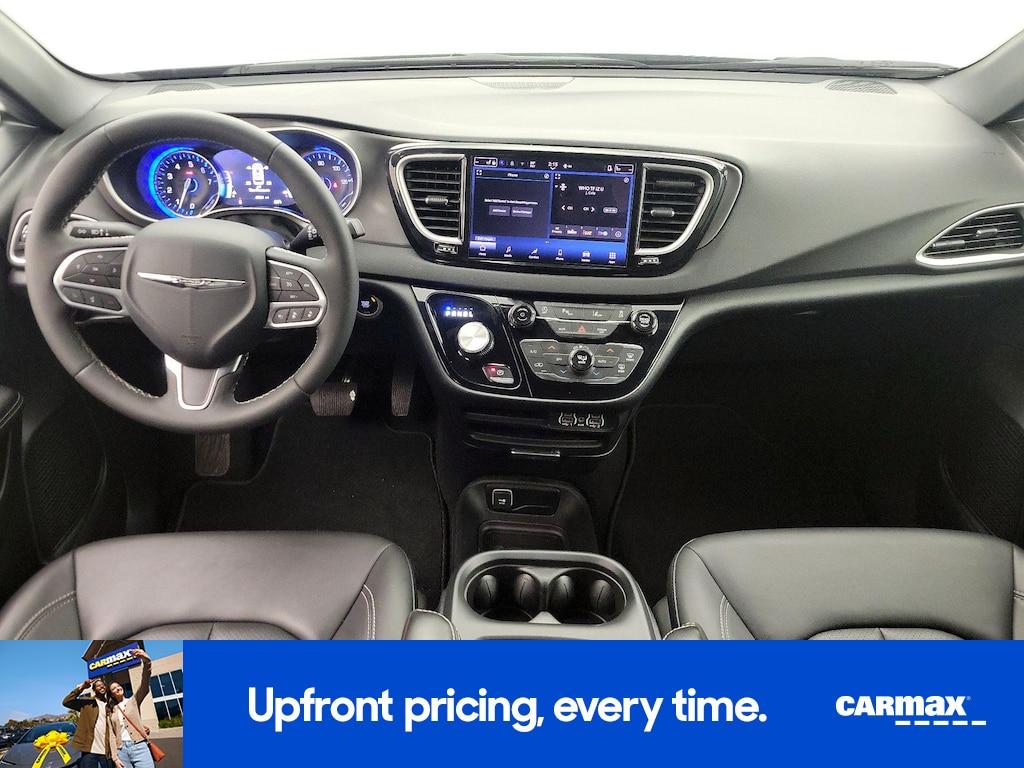 used 2025 Chrysler Pacifica car, priced at $31,998