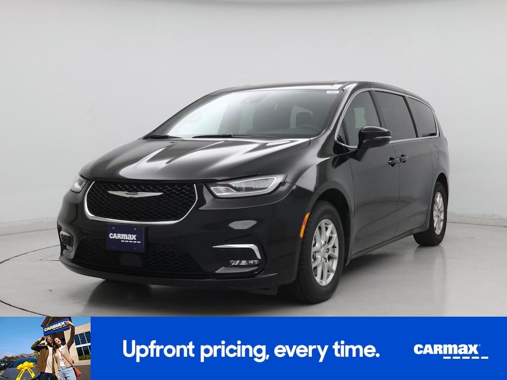 used 2025 Chrysler Pacifica car, priced at $31,998