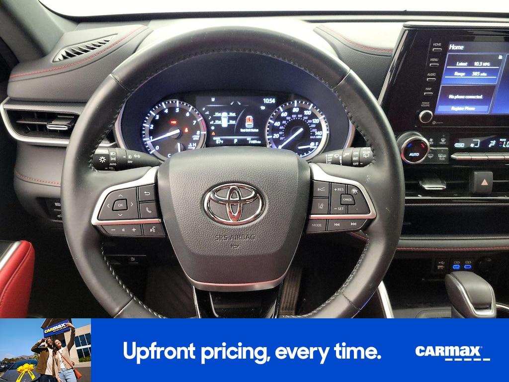 used 2022 Toyota Highlander car, priced at $34,998