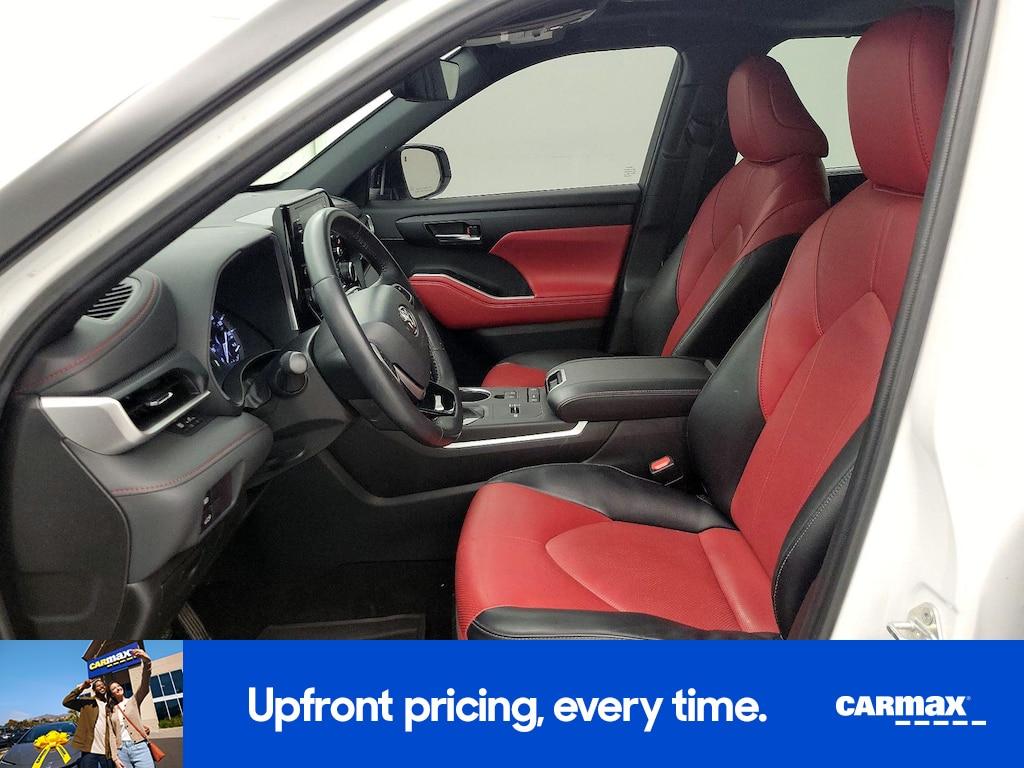 used 2022 Toyota Highlander car, priced at $34,998