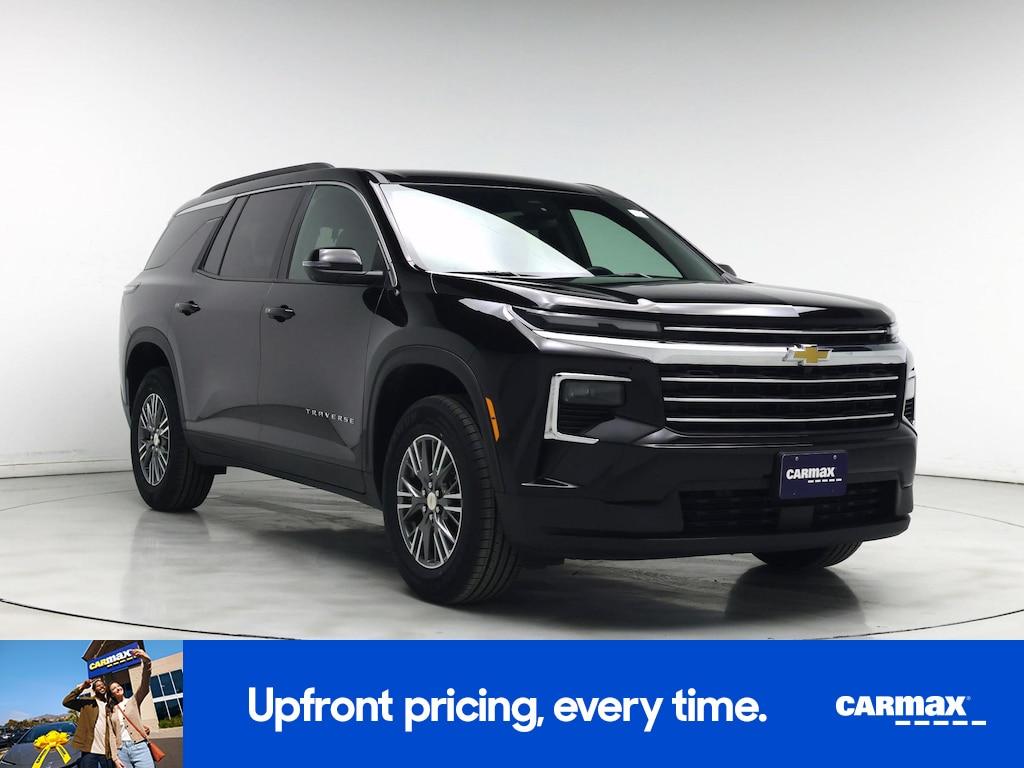 used 2024 Chevrolet Traverse car, priced at $32,998