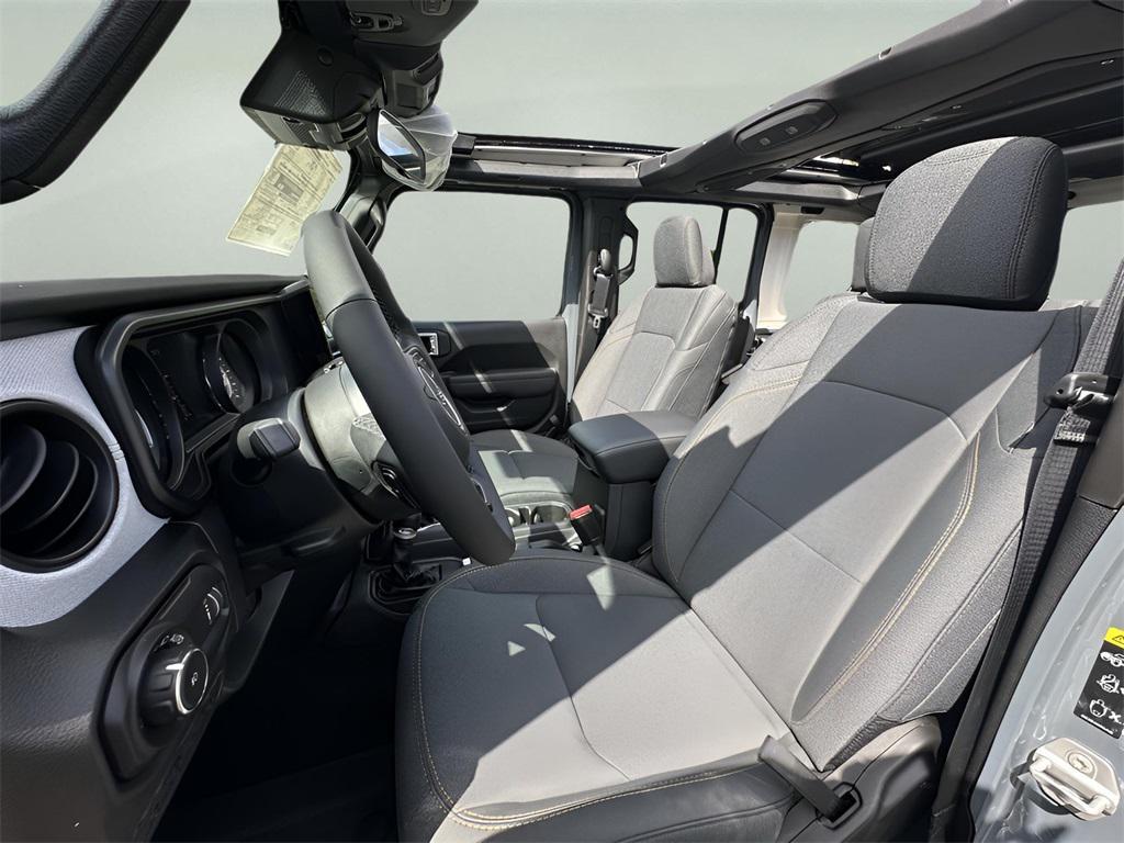 new 2025 Jeep Wrangler car, priced at $42,850