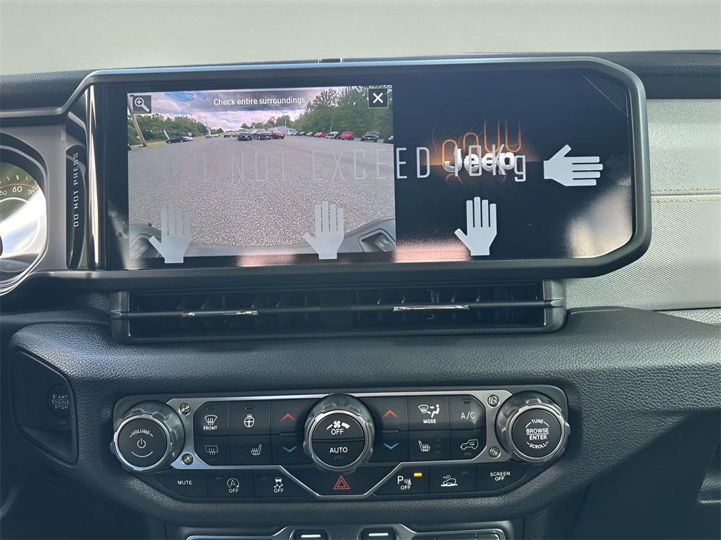 new 2025 Jeep Gladiator car, priced at $42,670