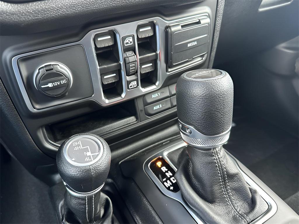 new 2025 Jeep Gladiator car, priced at $42,670