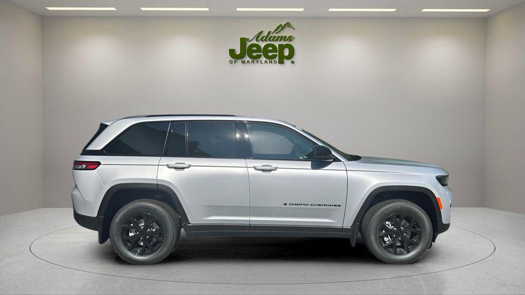 new 2025 Jeep Grand Cherokee car, priced at $37,091