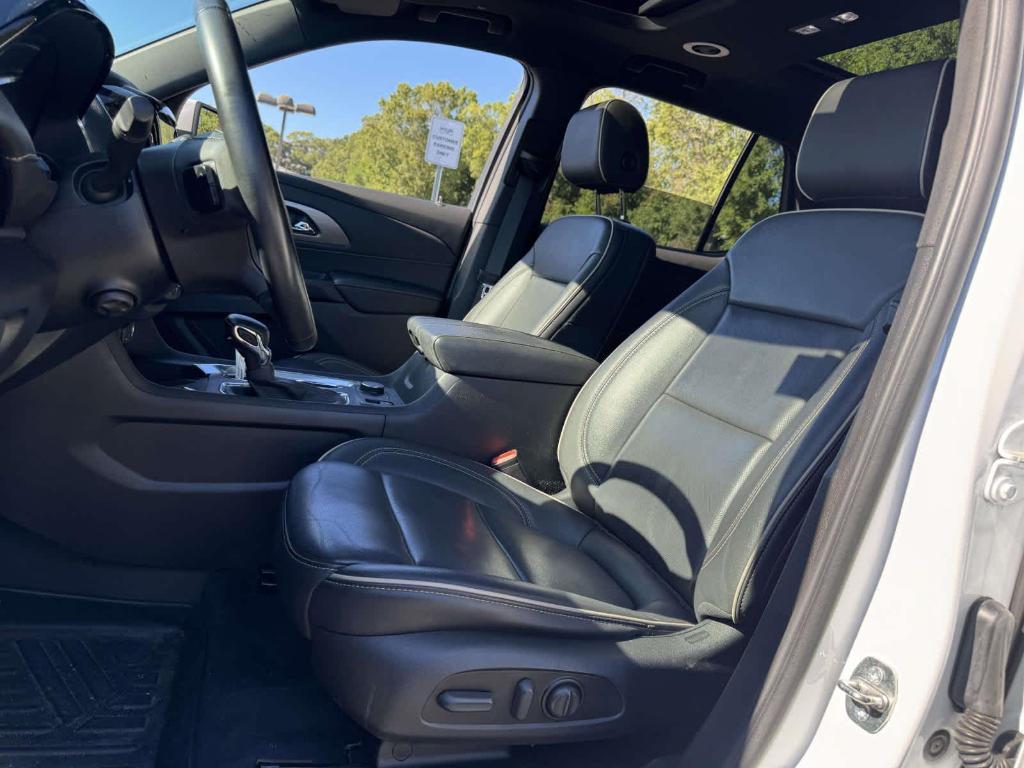 used 2023 Chevrolet Traverse car, priced at $29,295