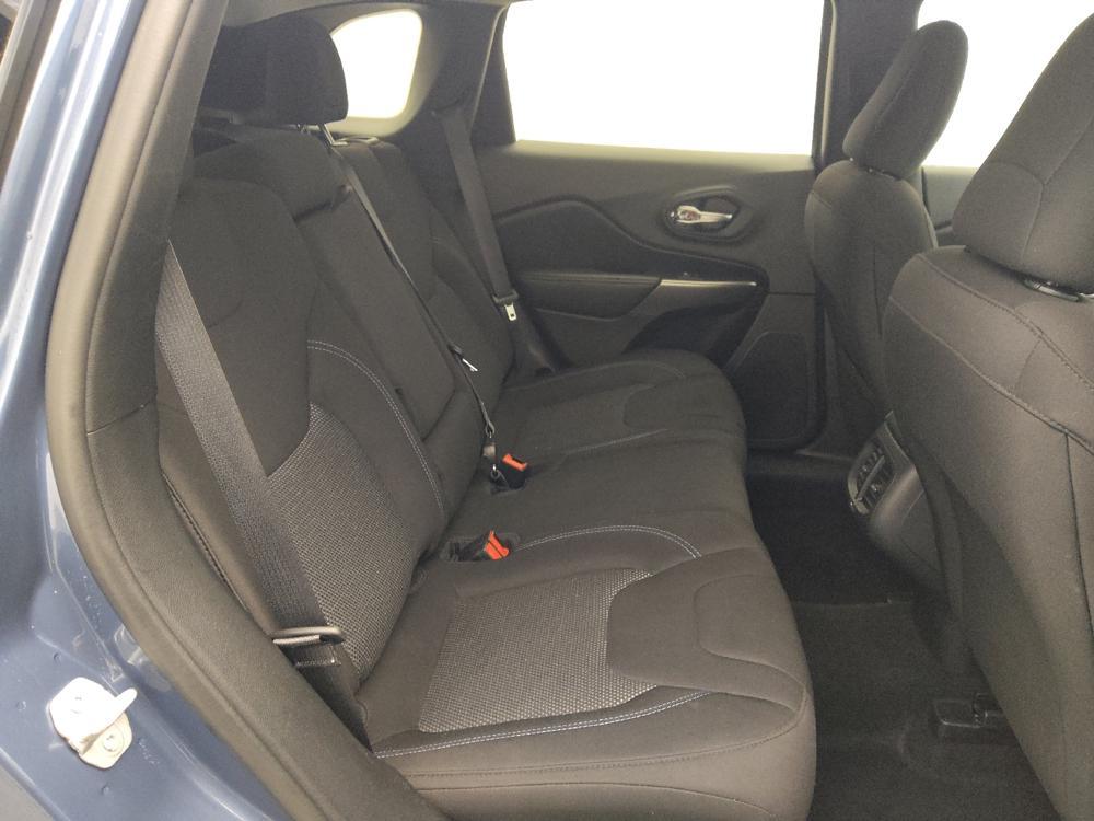 used 2020 Jeep Cherokee car, priced at $17,195