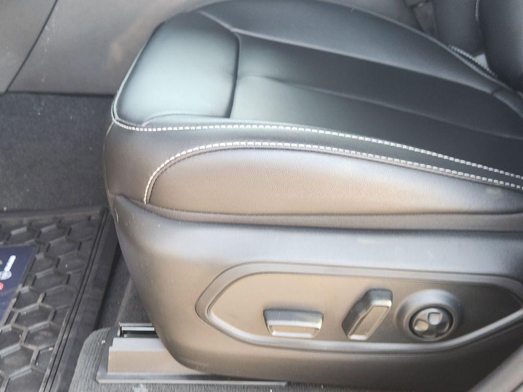 new 2026 Jeep Grand Cherokee car, priced at $40,644