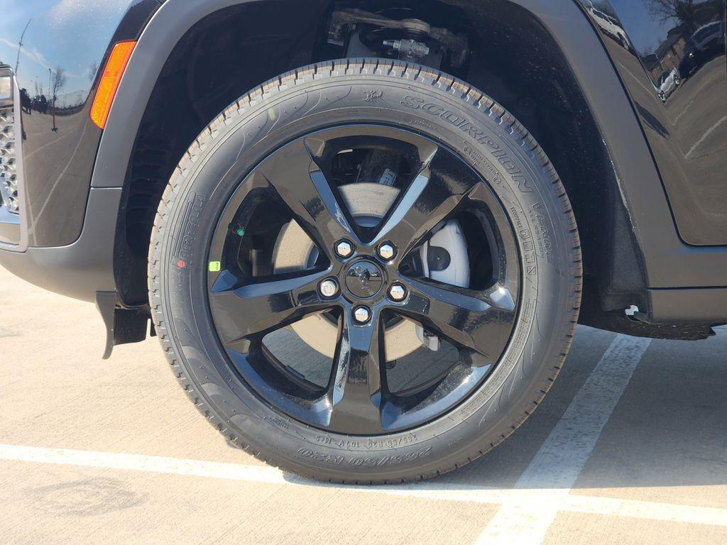 new 2026 Jeep Grand Cherokee car, priced at $40,644