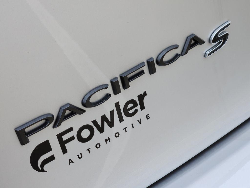 new 2026 Chrysler Pacifica car, priced at $45,957