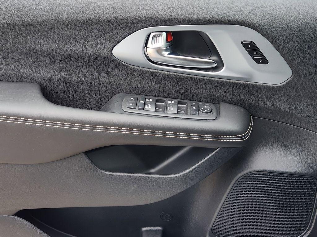 new 2026 Chrysler Pacifica car, priced at $45,957