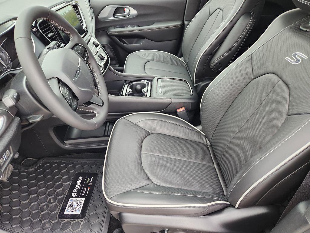new 2026 Chrysler Pacifica car, priced at $45,957