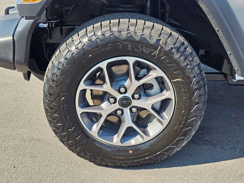 new 2025 Jeep Wrangler car, priced at $42,664