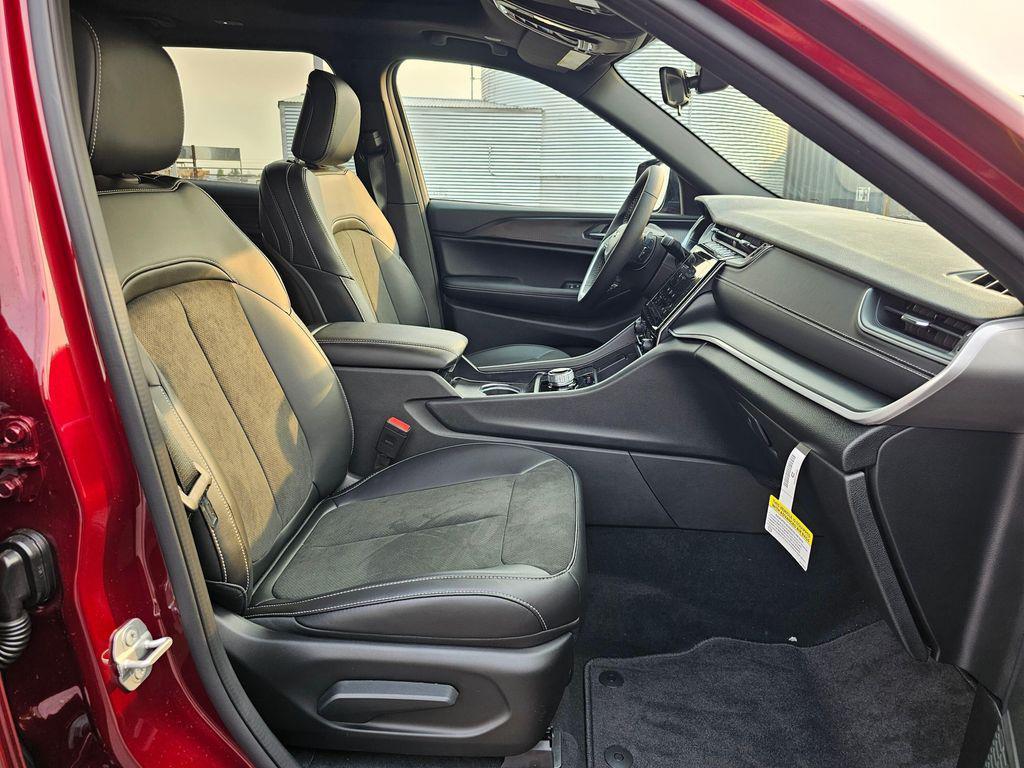 new 2025 Jeep Grand Cherokee L car, priced at $44,988