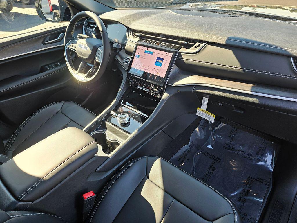 new 2025 Jeep Grand Cherokee car, priced at $47,999