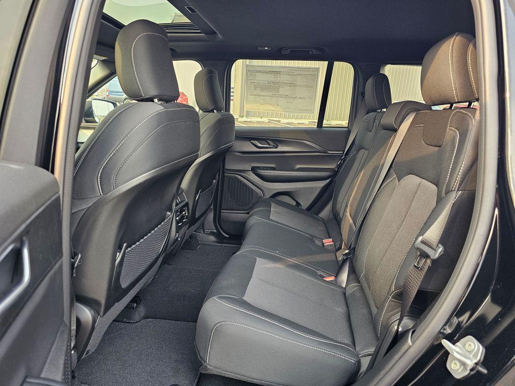 new 2025 Jeep Grand Cherokee car, priced at $40,676