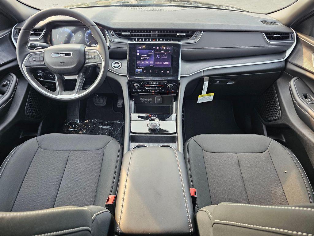 new 2025 Jeep Grand Cherokee car, priced at $38,988