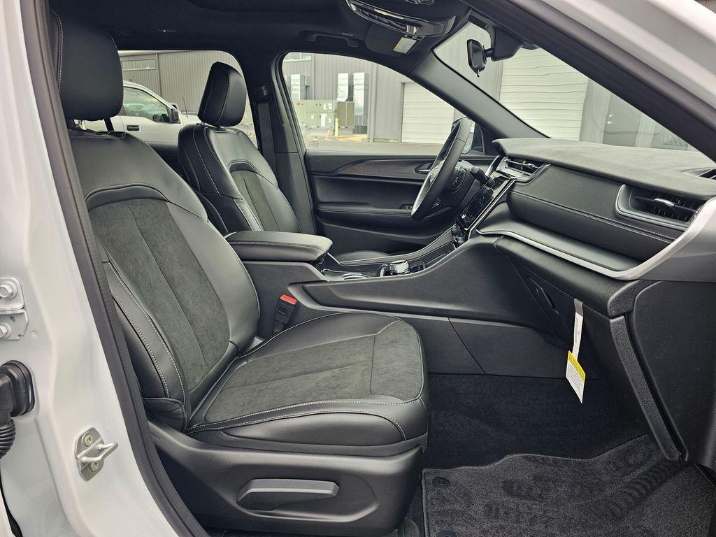 new 2025 Jeep Grand Cherokee L car, priced at $44,999