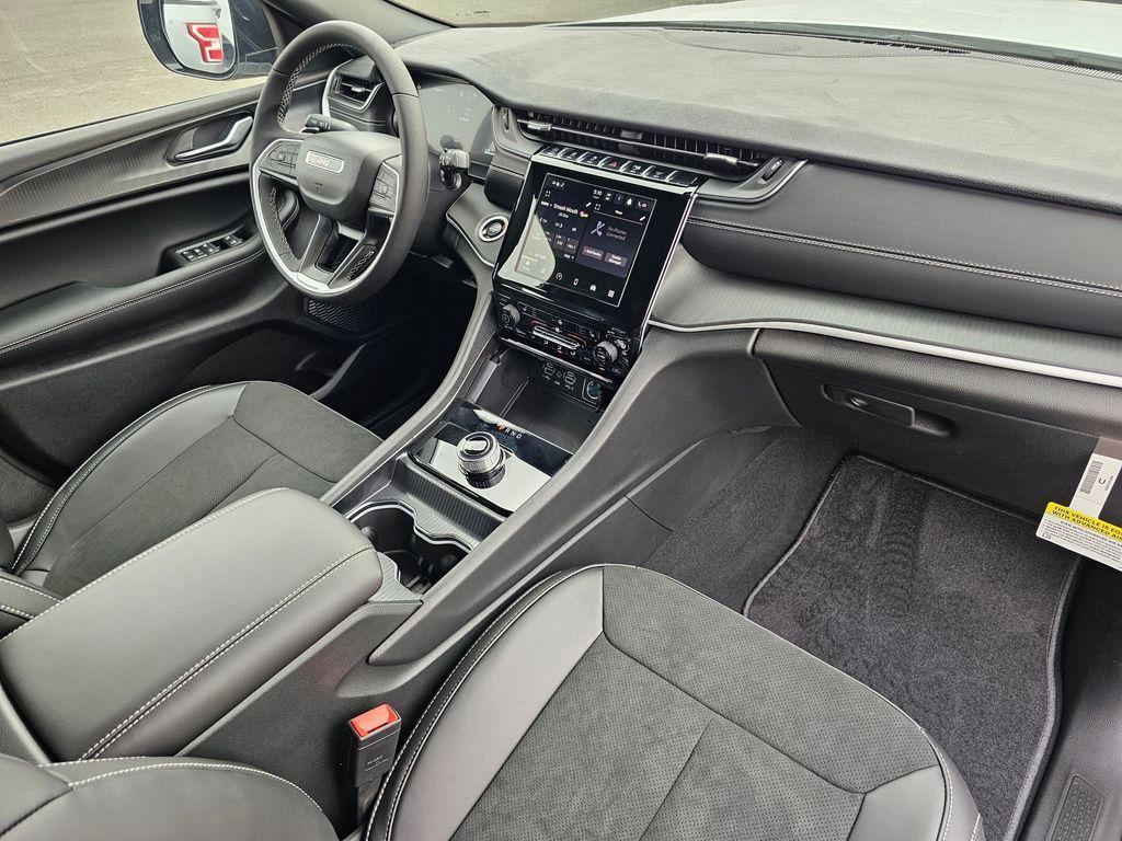 new 2025 Jeep Grand Cherokee L car, priced at $44,999