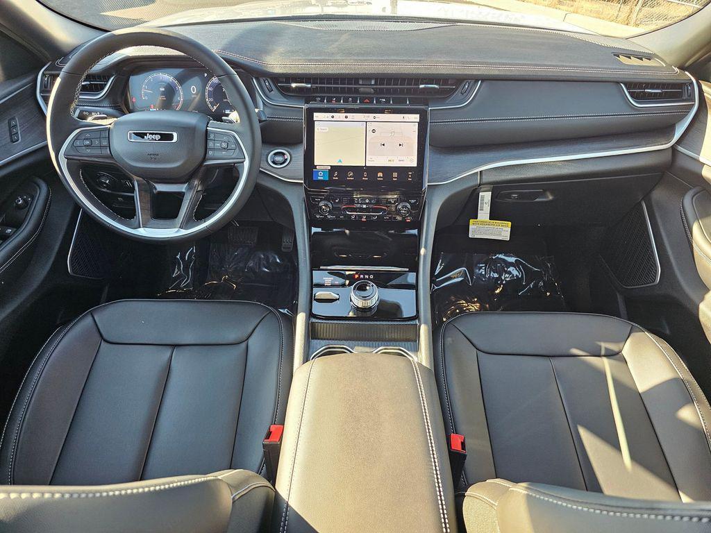 new 2025 Jeep Grand Cherokee car, priced at $48,999
