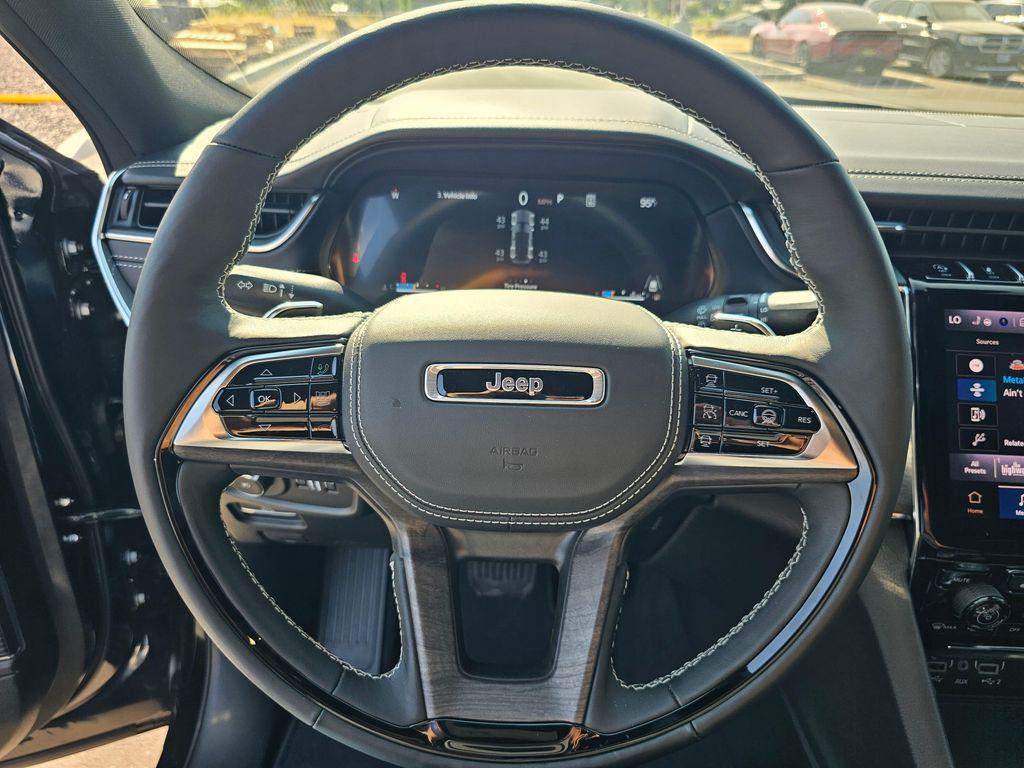 new 2025 Jeep Grand Cherokee car, priced at $58,999