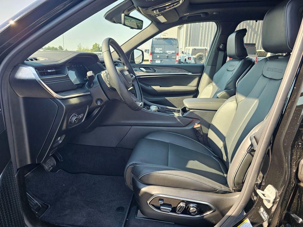 new 2025 Jeep Grand Cherokee car, priced at $58,999