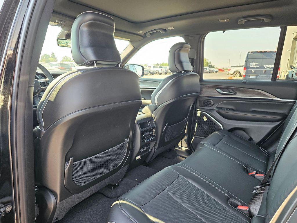 new 2025 Jeep Grand Cherokee car, priced at $57,999