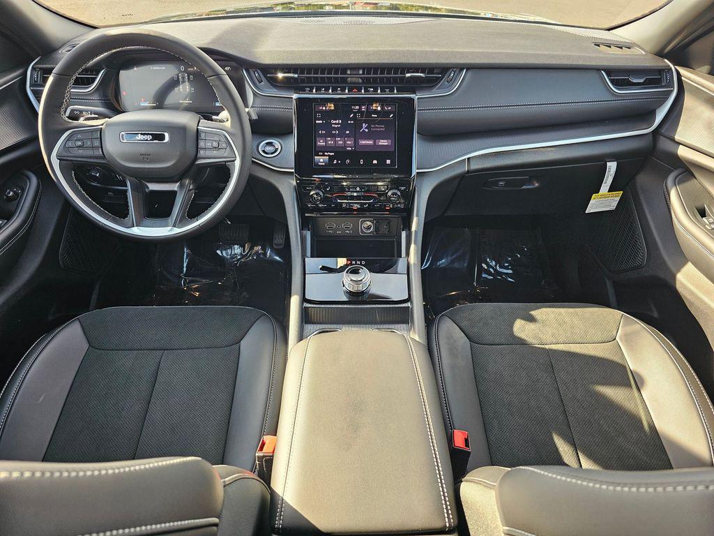 new 2025 Jeep Grand Cherokee car, priced at $40,999