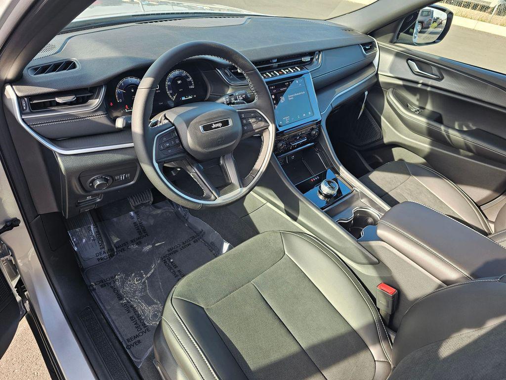 new 2025 Jeep Grand Cherokee car, priced at $40,999