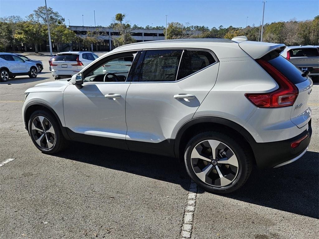 new 2025 Volvo XC40 car