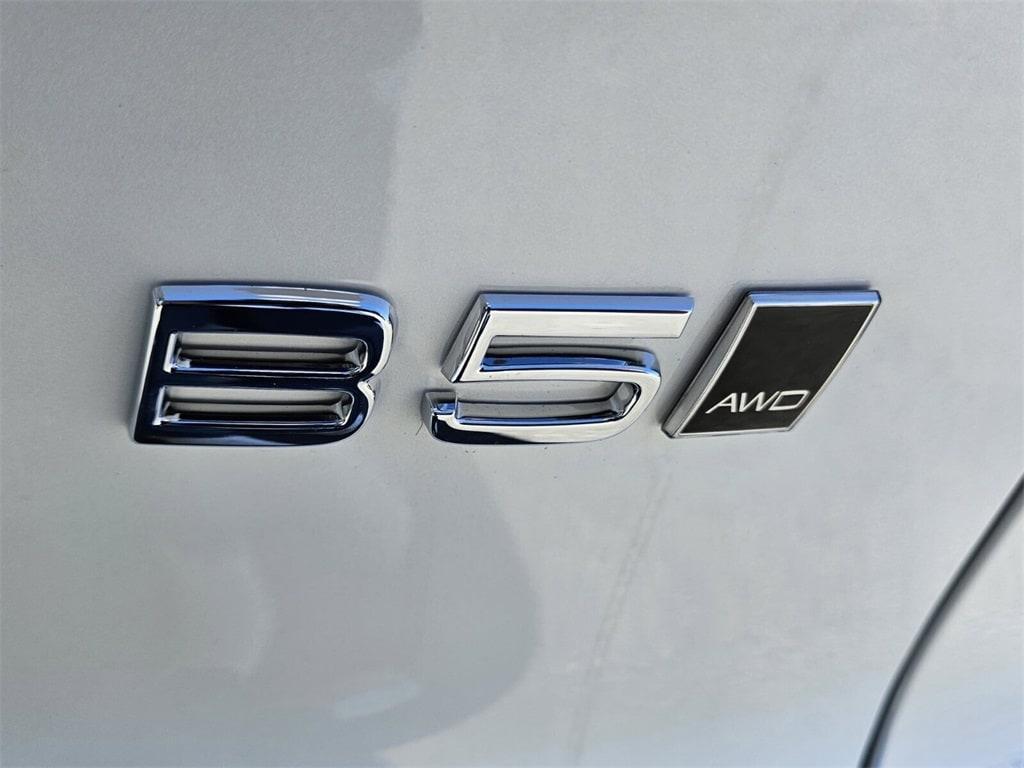 new 2025 Volvo XC40 car