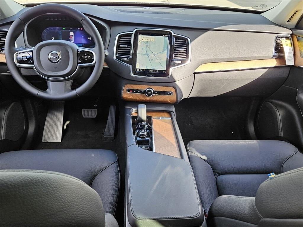 new 2025 Volvo XC90 Plug-In Hybrid car